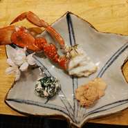 その日仕入れたお勧めのコースをご提供致します。
・先付
・お造り
・煮付
・焼き物
・油物
・酢の物
・ご飯物
・留椀
・フルーツ