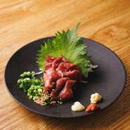 野菜巻き串と並ぶ人気メニューがコチラ・・・"肉刺し"です！！『もも刺し・とりわさ・馬刺し』など種類も豊富に御座います。肉刺し好きにはたまらないラインナップ！鮮度には自信アリです！！