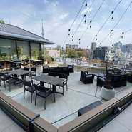 ユラユラでは浅草では珍しいテラス席をご利用いただけます！昼と夜で異なる景観をお楽しみいただけるテラス席は大人気★テラス席を貸切でご利用いただける宴会プランもご用意！お気軽にお問い合わせください♪