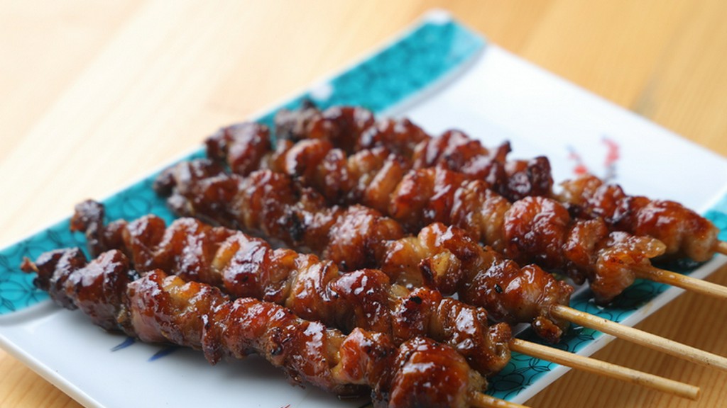 外はカリっと香ばしく、内側は程よくジューシー『博多とりかわ』