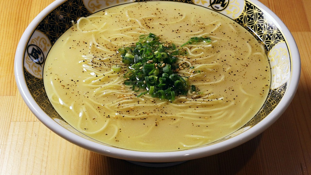 秘伝スープが使われており、深い味わいを堪能『とり煮込みそば』