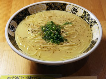 秘伝スープが使われており、深い味わいを堪能『とり煮込みそば』