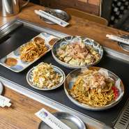 自分たちで焼きながら楽しむ「もんじゃ焼き」が、自然と会話を盛り上げ、食事も一層おいしく感じられます。目の前でじっくり焼き上げる楽しさは、普段とは違う女子会を提供。