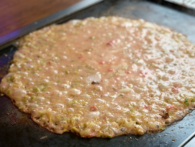 食欲をそそられる音と香りに、次の一口が待ち遠しくなる『明太モチチーズ』