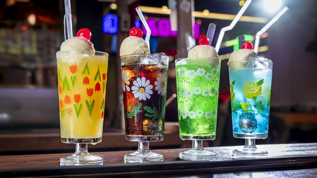 涼し気なグラスの中で、しゅわしゅわと泡立つ 『大人のクリームソーダ』