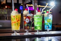 涼し気なグラスの中で、しゅわしゅわと泡立つ 『大人のクリームソーダ』