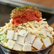 2種類の明太子を使用することで、深みのある一品となっています。とんこつだしを追加することでまろやかさが生まれ、明太子との相性も抜群。バランスの取れた味に仕上げるなど、つくり方にもこだわります。