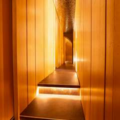 日本古来の空間から広がる美しい和モダンな鮨の世界