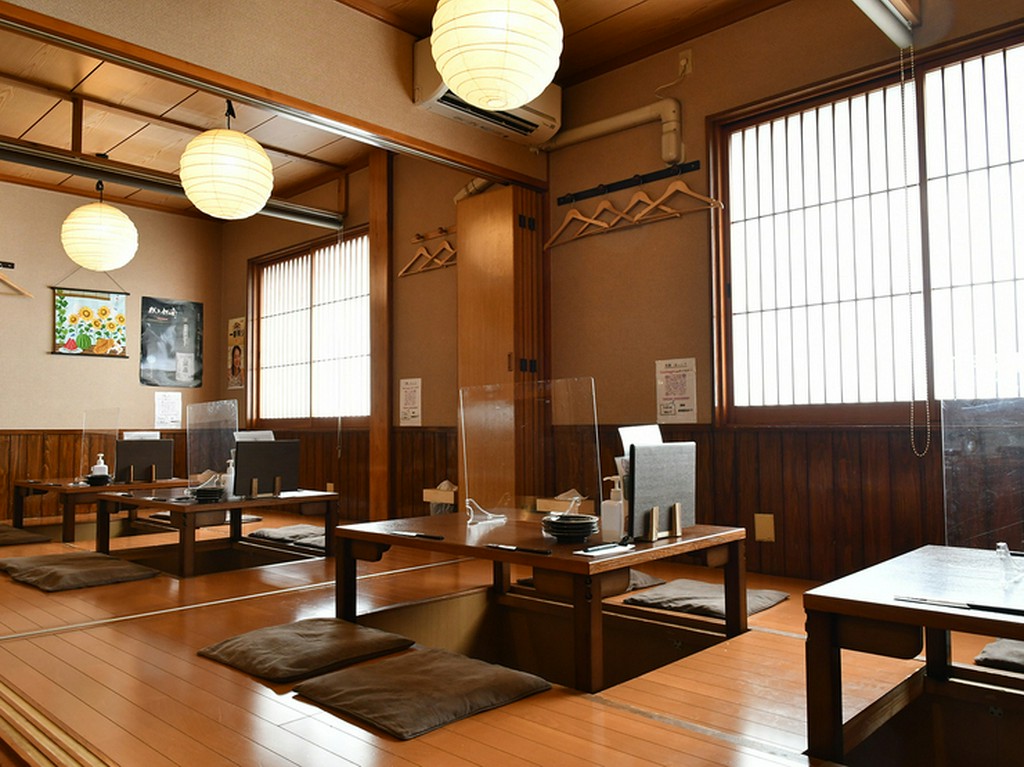 半個室や完全個室のプライベート空間でゆったりと食事できる