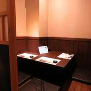 2名で使える個室があり、記念日のデートやご夫婦での食事にお誂え向き。周りを気にせず、二人だけでおいしい料理を食べながら美酒に酔えます。1室限定なので、事前の予約がオススメです。