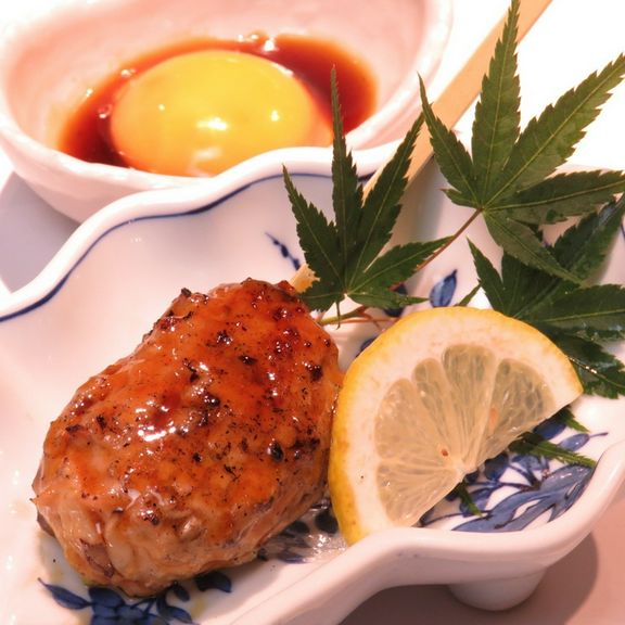 ジュワーッと肉汁が口中に広がる『特選　鶏つくね《月見》』