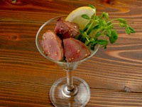 厚切りカットでタンの食感を存分に楽しむ、お店のイチオシメニュー。人気のため、すぐに販売数に達してしまうことも多いとか。来店時は早めのオーダーがオススメです。