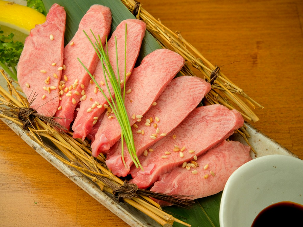 和牛タン刺し