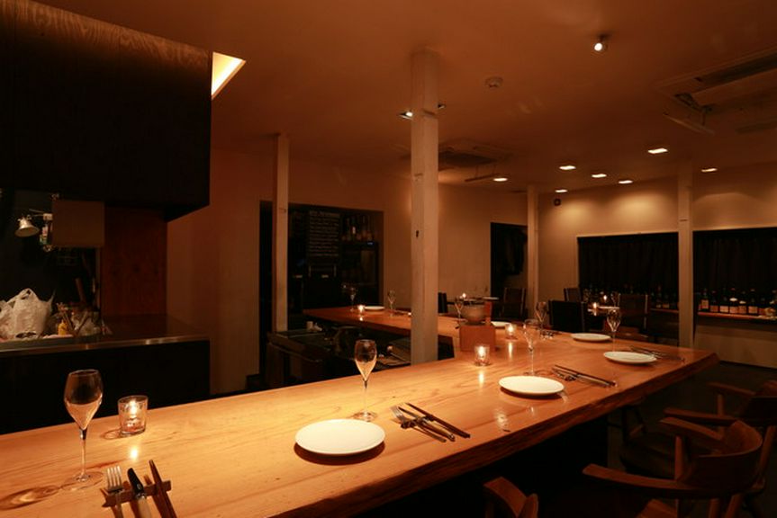 お一人様にも最適。隠れ家的トラットリア