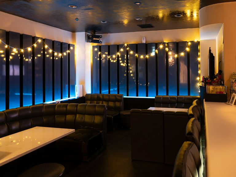 心をリフレッシュさせてくれる、ビルの地下1階に佇む店