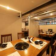 店舗の奥側にある2名席は、2人の時間をゆったりと過ごせる特等席。さながらカップルシートのように利用でき、大切な記念日や誕生日で訪れる人に喜ばれています。