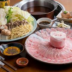 やわらかく、甘みのある豚肉に舌鼓を打つ『特選アグーしゃぶしゃぶ琉球セット』