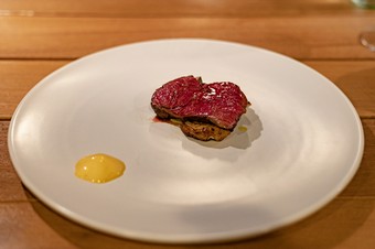 特撰牛　薪炭火焼き