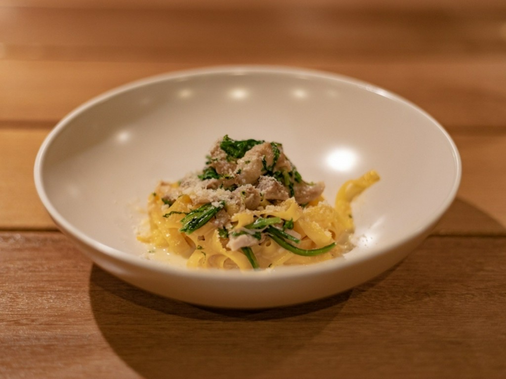 自家製手打ちパスタ　お肉のラグーソース