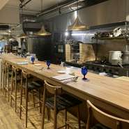 カウンター9名席、他テーブル6名席有り