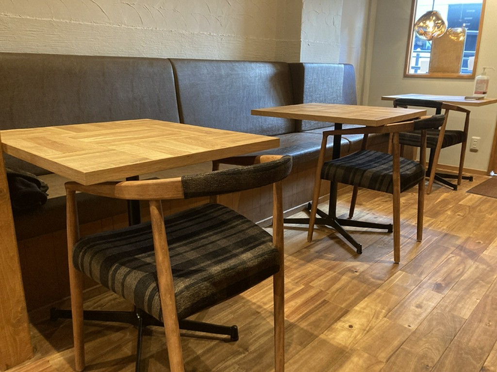 テーブル2名席3卓