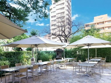 カリフォルニアをイメージして設えられたスタイリッシュな店内