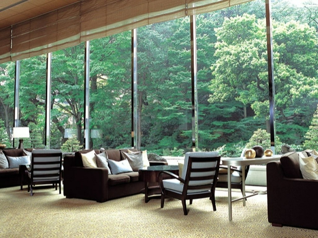 壁一面の窓から望める、日本の四季の素晴らしさ