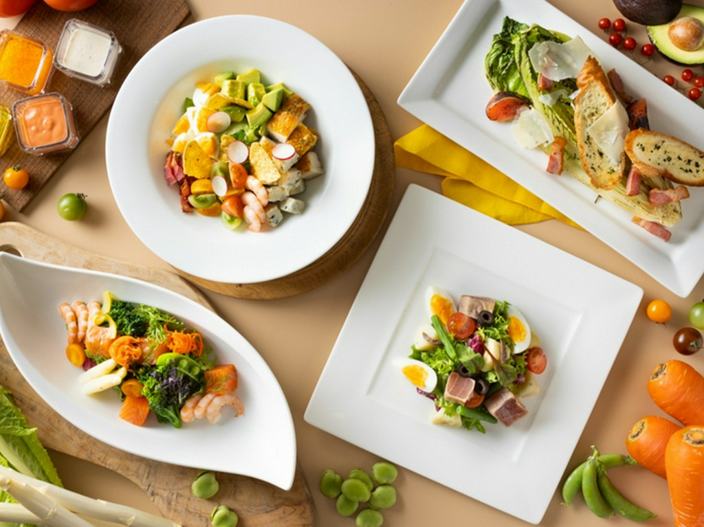 女子会を開きたくなるような、オシャレで華やかな料理が並ぶ