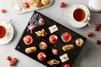 一口サイズの愛らしいスイーツに心が躍る『アフタヌーンティー』