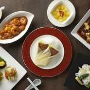 4種類あるコースの中でもビジネスシーンにオススメしたいのが『囍コース』。四川白酒・紹興酒と中国料理とのペアリングもまた、ゲストへのおもてなしとして喜ばれることでしょう。