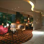 ア・ラ・カルトから好きなメニューを選ぶ時間もデートにおいては大切な時間。定番だけでなく、季節の中華もぜひ味わってみたい逸品です。料理選びに迷ったら、スタッフが気軽に相談に乗ってくれます。

