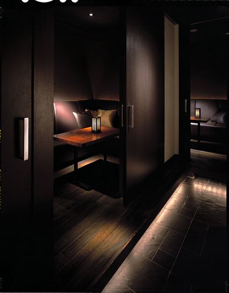 大切な人との歓談を楽しめるモダンな空間