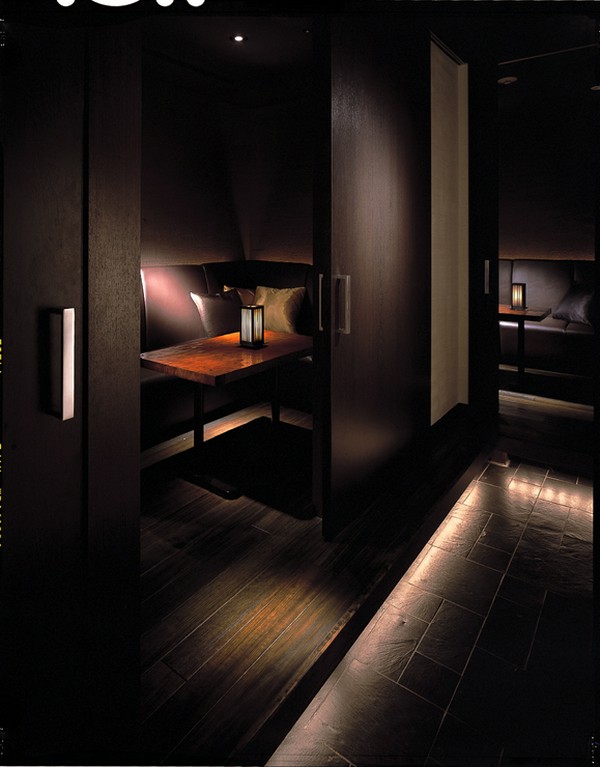 大切な人との歓談を楽しめるモダンな空間