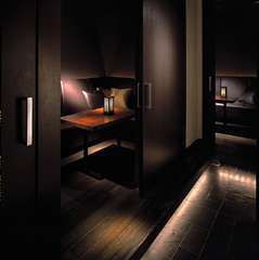 大切な人との歓談を楽しめるモダンな空間