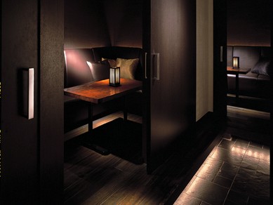 大切な人との歓談を楽しめるモダンな空間