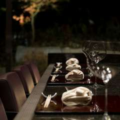 料理をより一層引き立たせる、種類豊富な日本酒とワイン