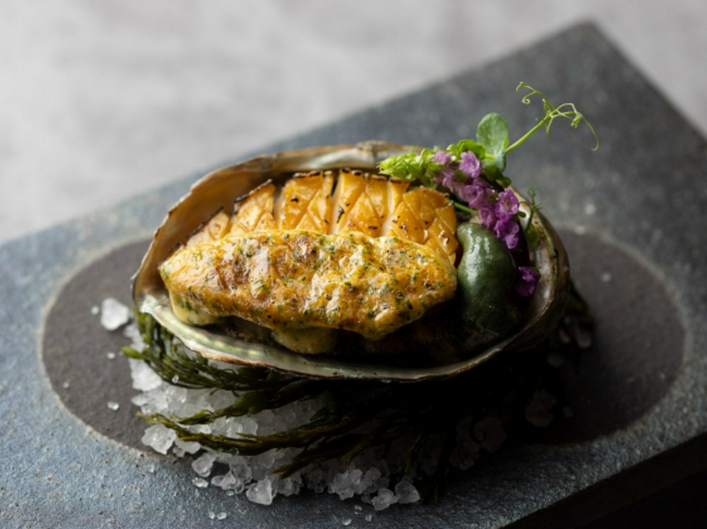 その時期ならではの美味を焼き上げる『海鮮』