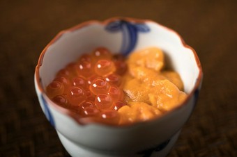 食材が持つ魅力を堪能できる『ウニ・イクラの小丼』