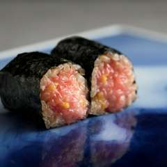 天然本鮪と舎利を黄金比で合わせた『トロたく』