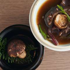 井桁シェフが修業先で感動した味を、今の時代に合う美味食材で再構築した『松雲（ソンユン）』