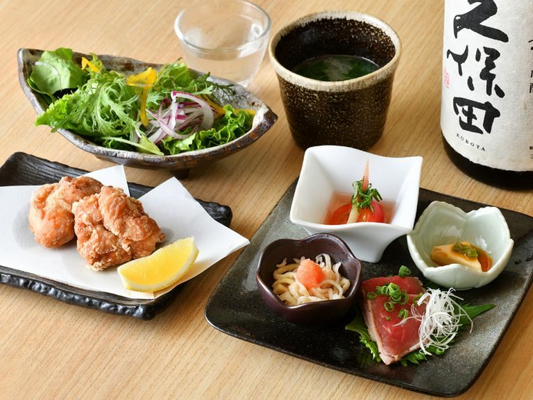おいしくてヘルシーな季節の野菜料理、お酒が進む一品も豊富