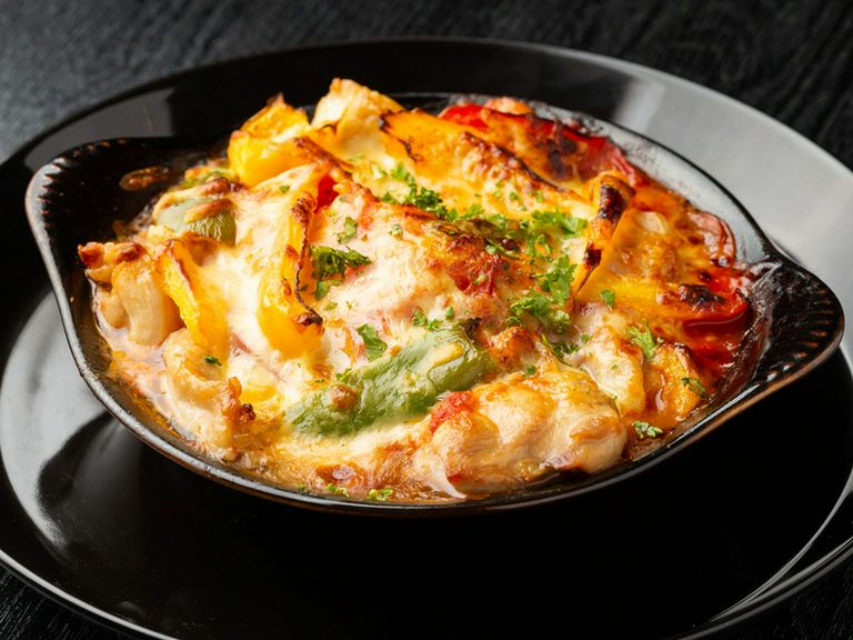 鶏と彩り野菜のチーズオーブン焼き