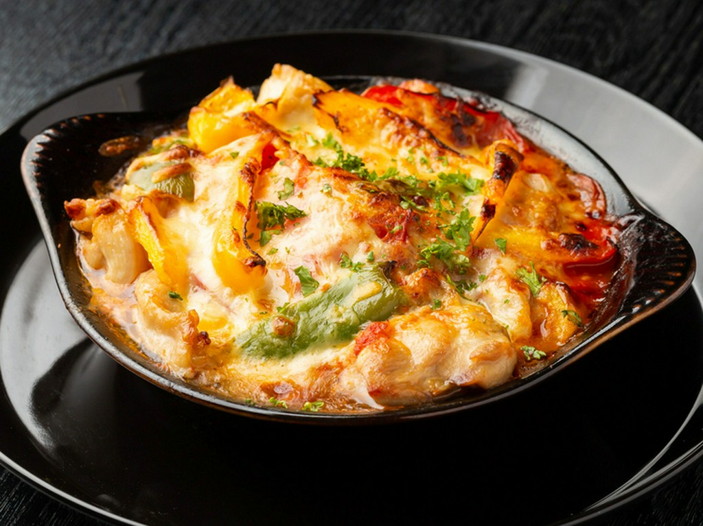 鶏と彩り野菜のチーズオーブン焼き