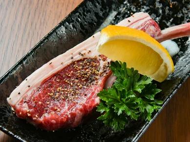 ボリューム満点！かぶりつきたい骨付き肉『ラムチョップ』