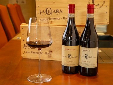 こだわりのボトルワインは常時100種類以上をラインナップ