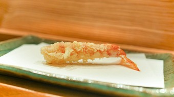 季節の食材をふんだんに使用した天ぷらコース。