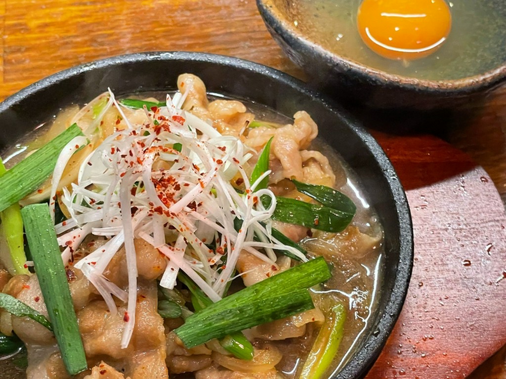 甘辛く濃厚な味わいで、ご飯も一緒にかきこみたい！『テジコギ』