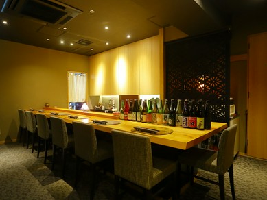 くつろぎの時間にふさわしい、和やかな雰囲気のカウンター席