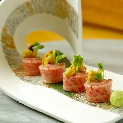 もぐら名物『黒毛和牛サーロインの雲丹巻き』