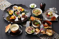 ～和の伝統技術に遊び心を加えた日本料理は現代人の為の気鋭の“和”スタイル、
「一期一会」～こだわりの出汁、こだわり食材、こだわりの技法。
星のなる木の「味」「技」「コンセプト」の詰まったディナー懐石。
